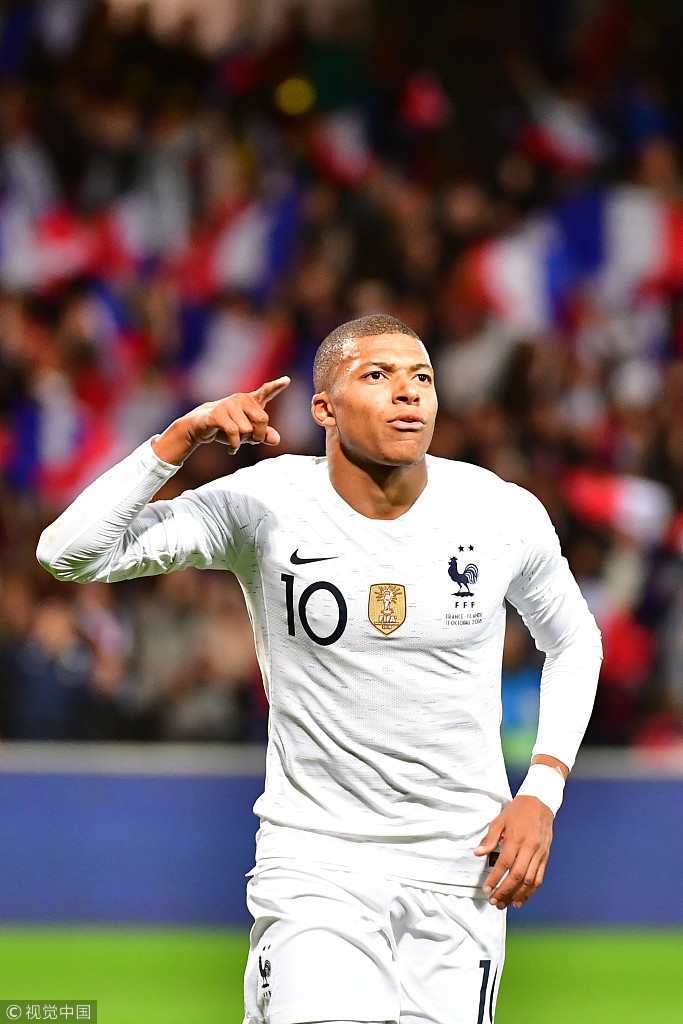 王曼昱首轮迎战大藤沙月