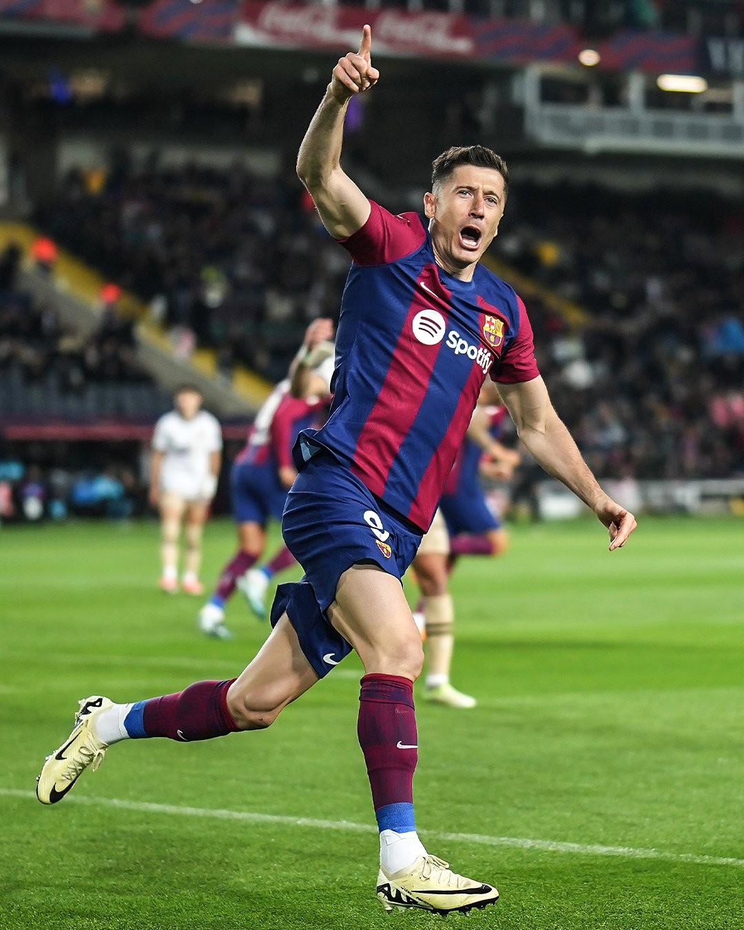 湖人惨败国王！詹姆斯赛后少见暴怒，矛头直指全队，东契奇42分也带不动，罪魁祸首竟是慢重钝？