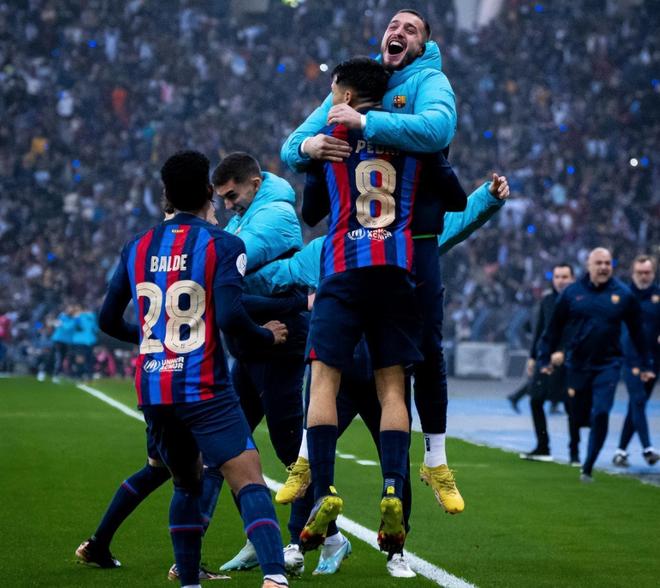 现场观战加泰德比，巴萨绯闻前锋阿斯拉尼晒自己看球的照片